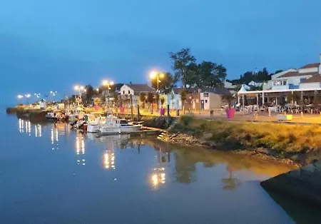 Mobil A Au L'escale Proche De Royan * Meschers-sur-Gironde
