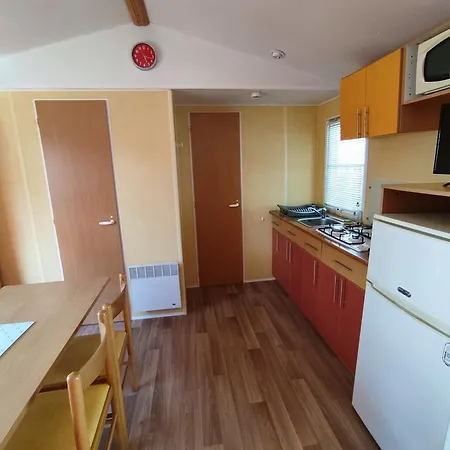 Mobil A Au L'escale Proche De Royan Kemp