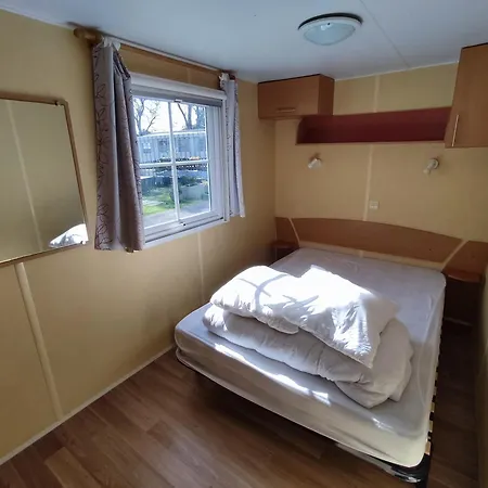 Mobil A Au L'escale Proche De Royan Campsite *