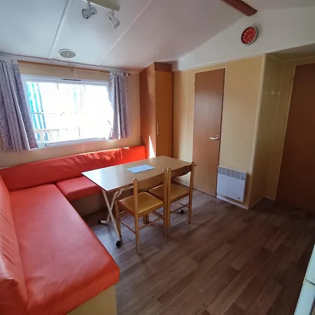 Mobil A Au L'escale Proche De Royan Kemp *